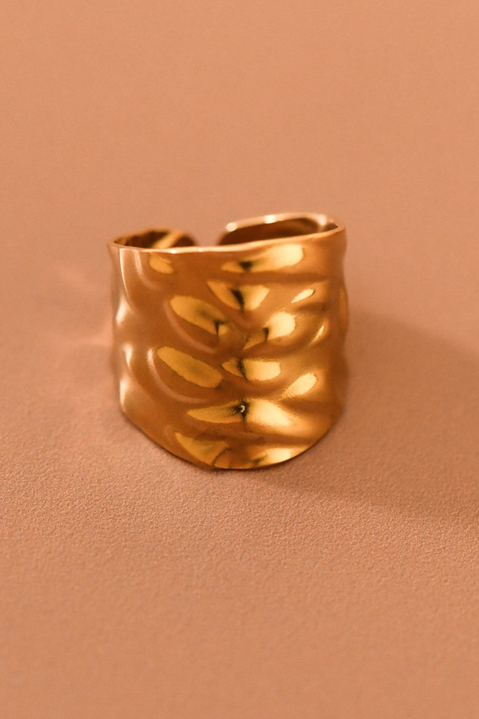 The Solène Hammered Ring
